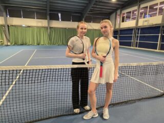 mflokk_kvk_AnnaSoffia_og_SofiaSoley